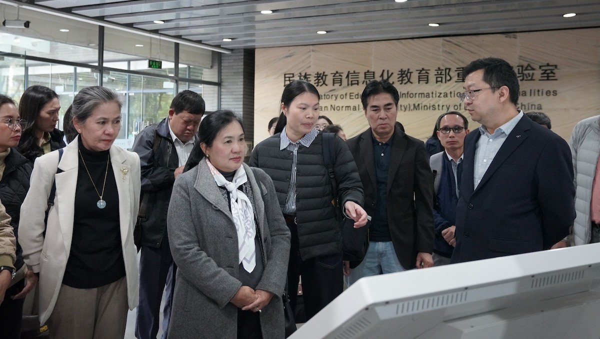 老挝教育与体育部副部长达拉文・吉达潘一行到我校民族教育信息化教育部重点实验室